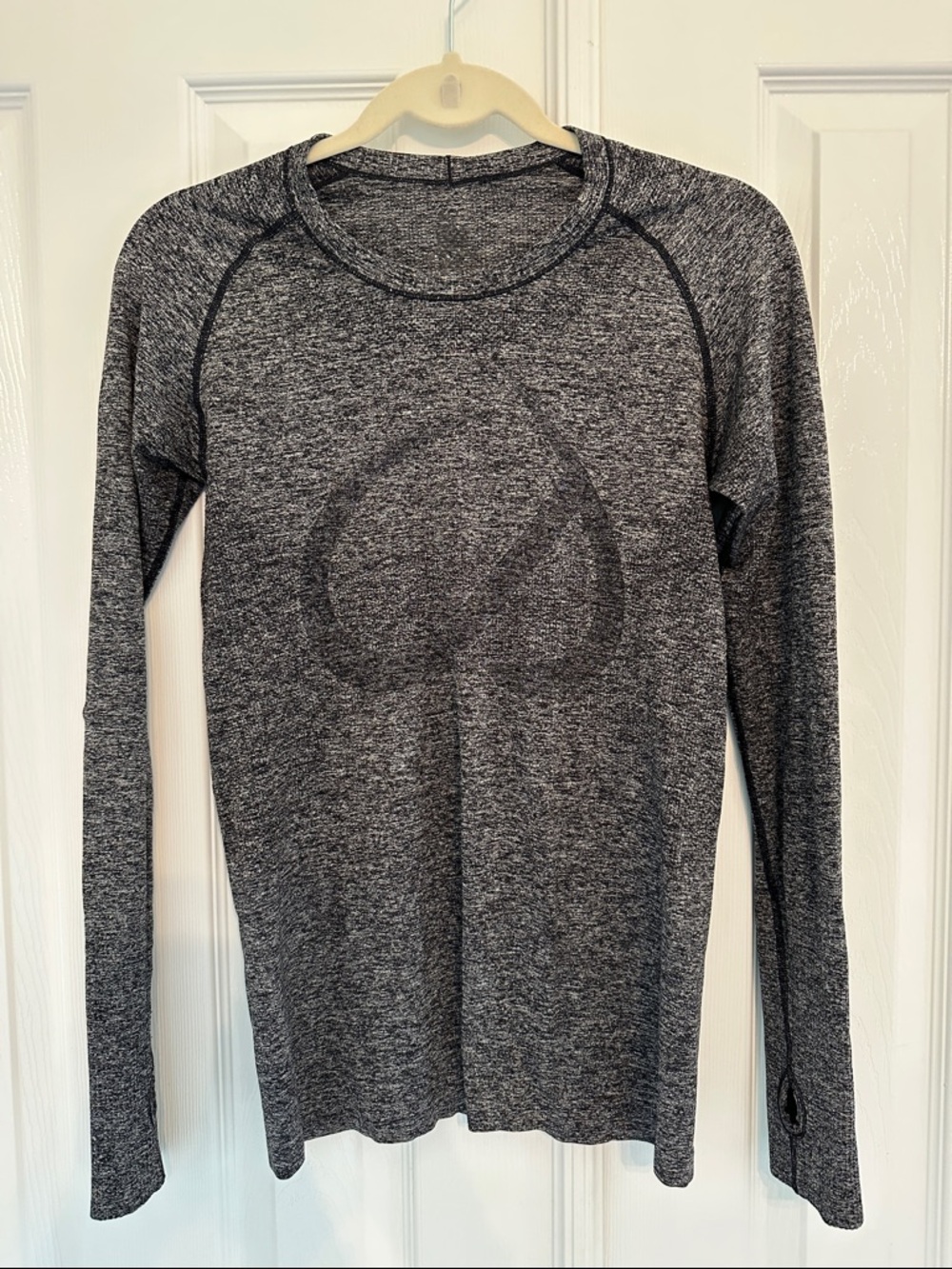 Women's Long-Sleeve Seamless Heathered Gray Top